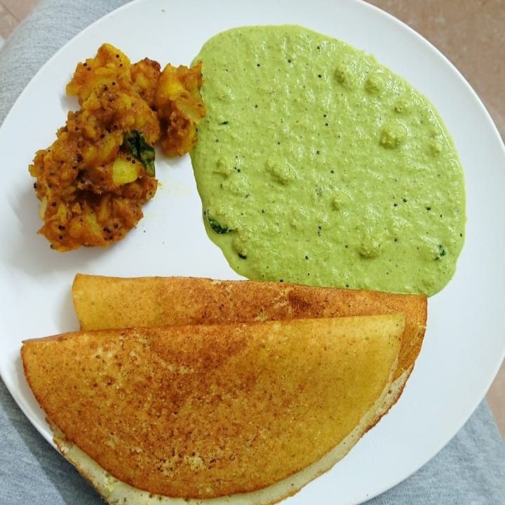 Idli with curry and chutney